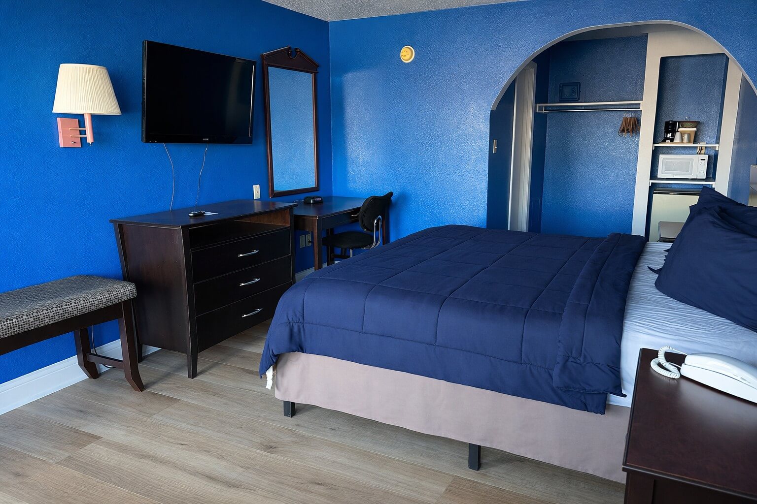 1 King Bed Room — Spacious king room with workspace area