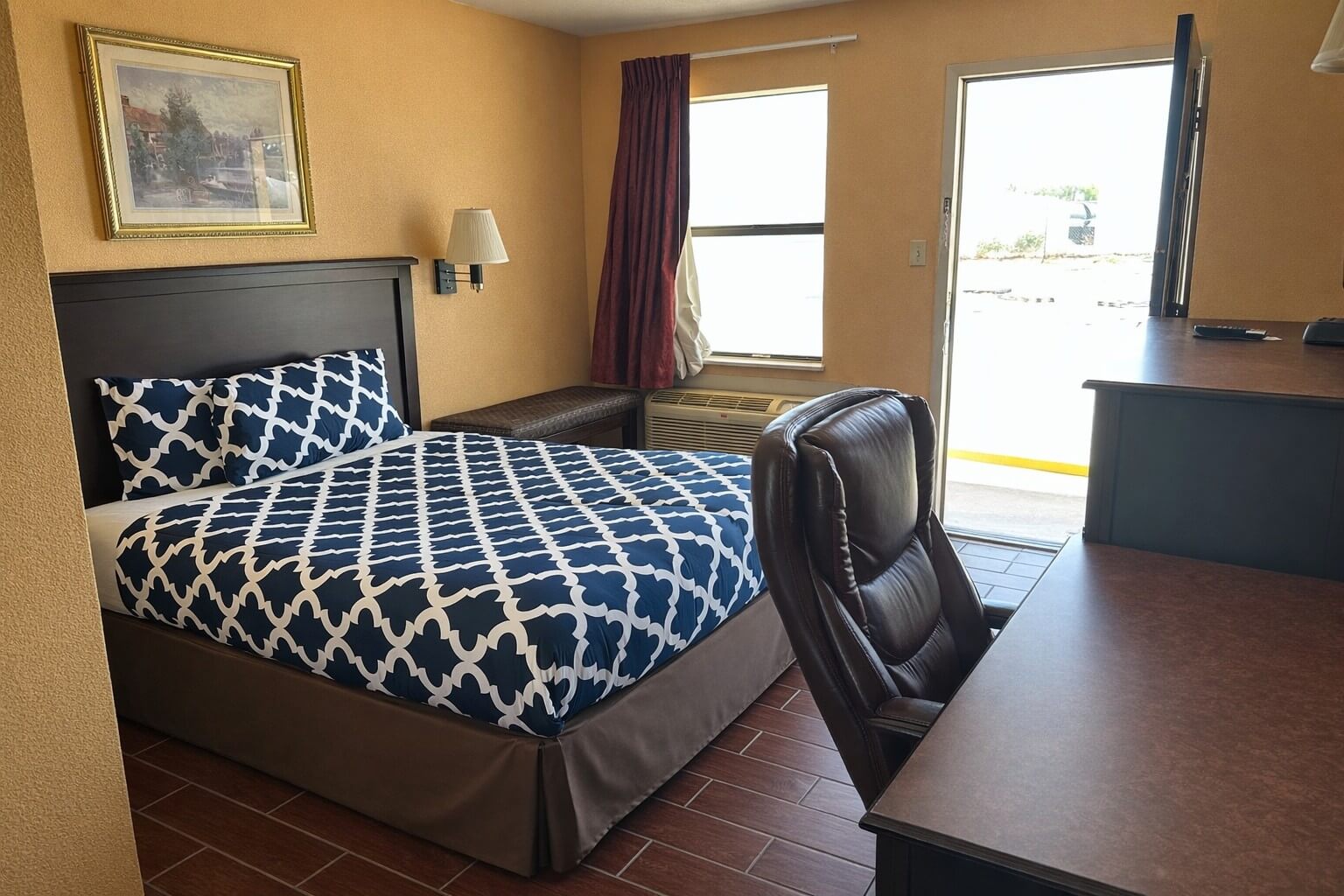 1 Queen Bed Room — Cozy queen room with flat-screen TV